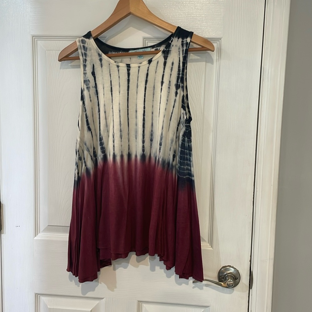 Red white and blue flowy top